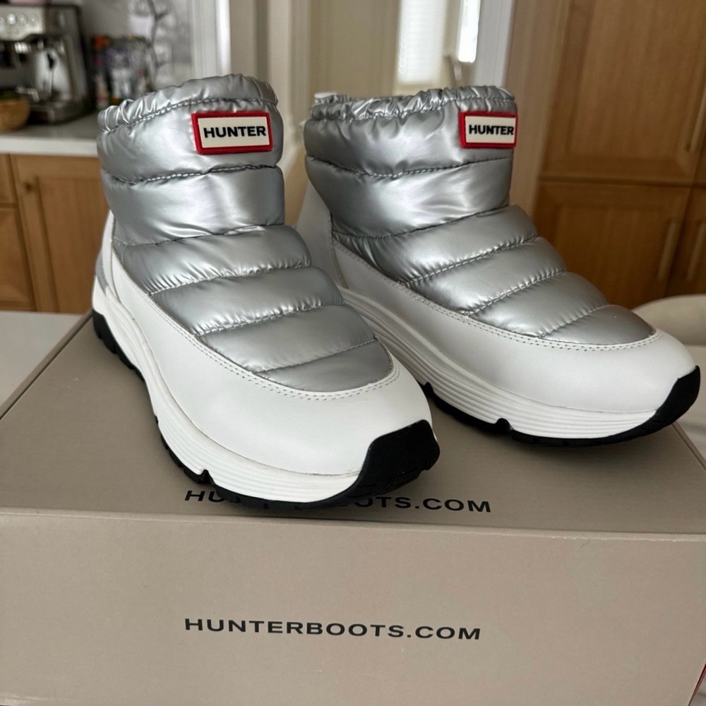 Hunter Silver Puffer Snow Ankle Boots
